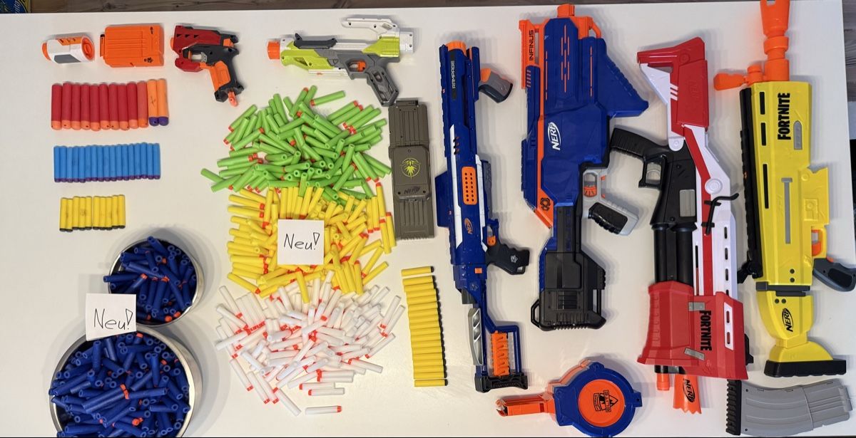 Nerf Giocattoli: Nerf Waffen & Pfeile Sammlung – Usato da Riedt b. Erlen venduto da kolibri91