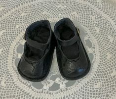 ÄLTERE ECHTLEDER PUPPENSCHUHE