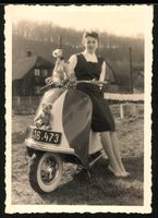 Fotografie Motorrad Lohner, junge Frau m
