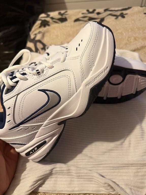 Nike Scarpe da donna: Nike Air Monarch Neu – Usato da Münchenstein venduto da jol_s6xw