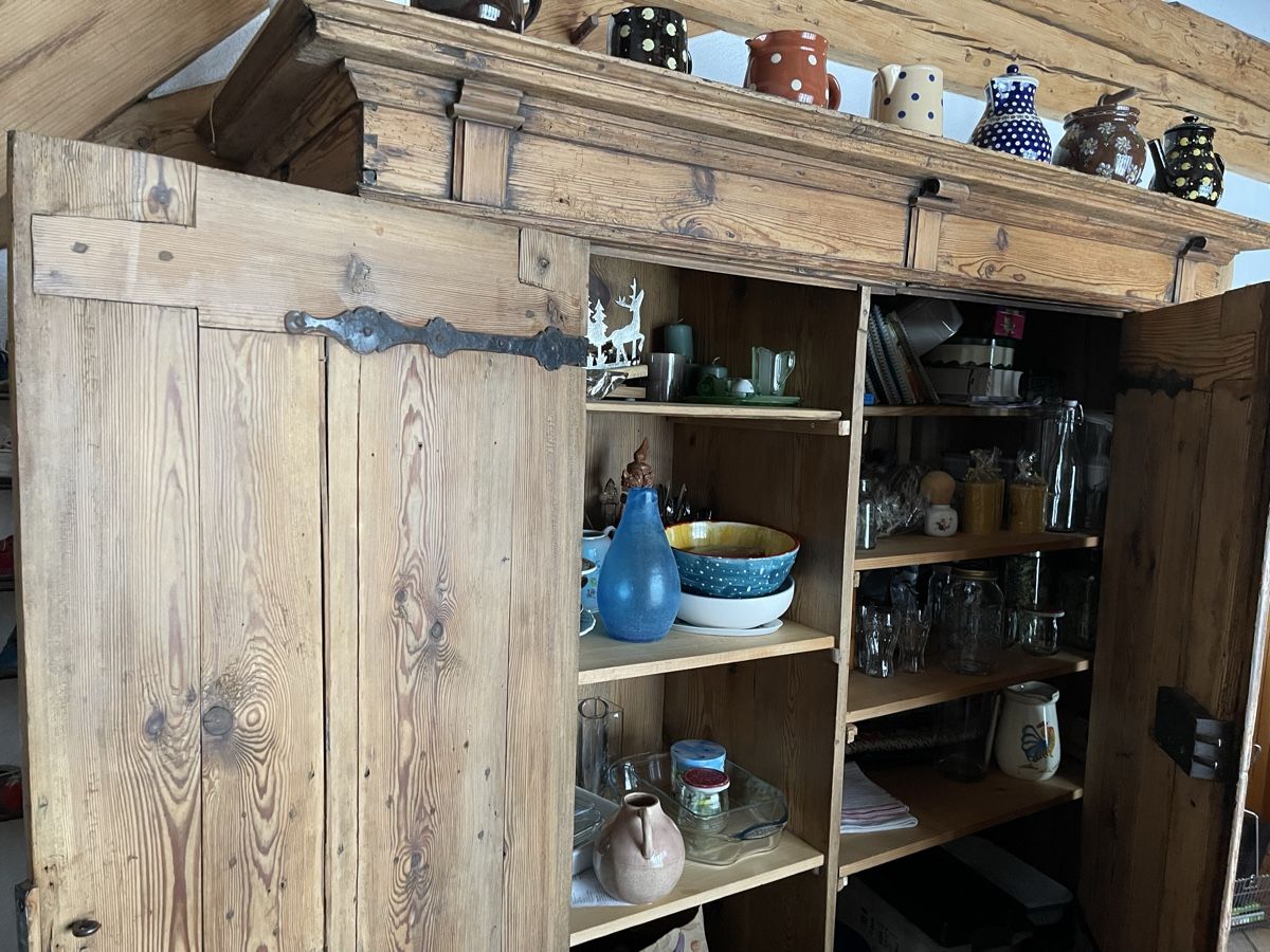 Armadi: Antiker Schrank – Usato da Horgen venduto da Aruscha 1