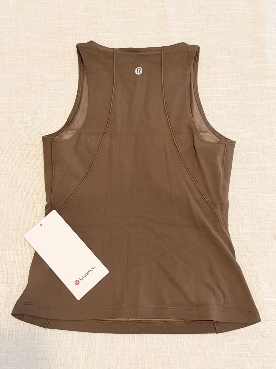 Lululemon Tops: 🆕 Lululemon Align Mini V-Neck Tank – Java, Size 4 – Neu (gemäss Beschreibung) aus Regensdorf von Let-me-win-please 1