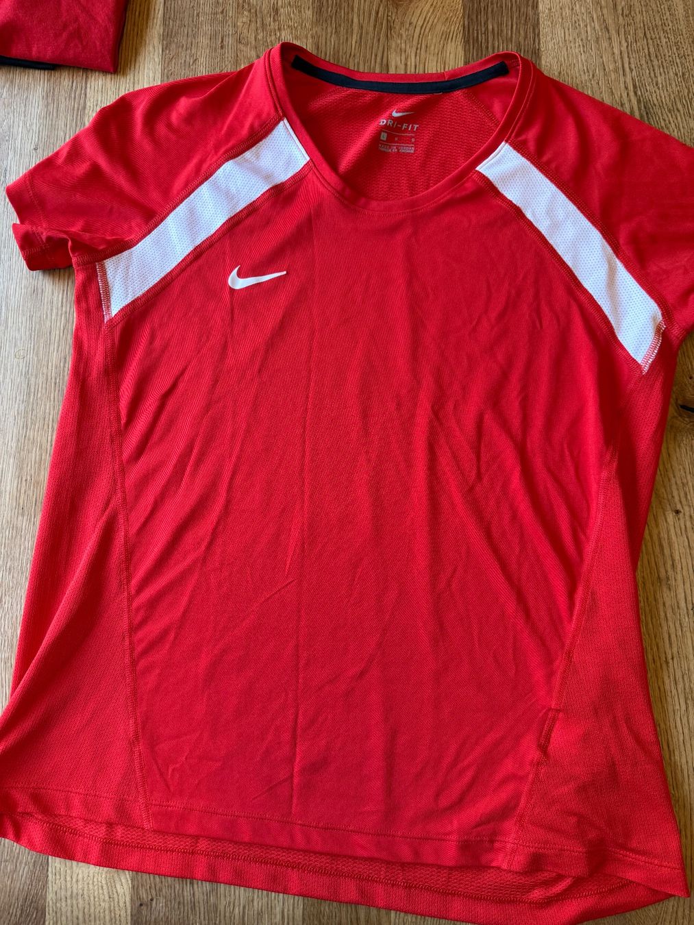 Nike T-shirt: Nike Sport T-Shirt – Usato da Ringgenberg BE venduto da MiBa16 2
