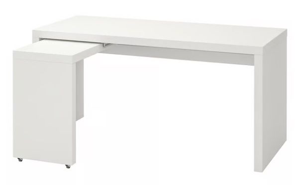 Ikea Schreibtische: Malm Schreibtisch mit Ausziehplatte – Gebraucht aus Huttwil von MrsCreed