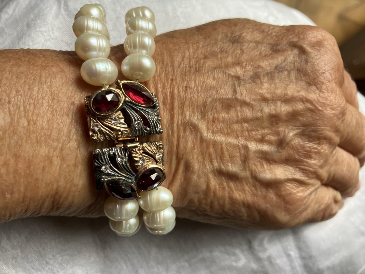 Bracciali & Braccialetti: Armband doppelreihig, echte Suesswasserperlen – Usato da Bassersdorf venduto da groovygremlin 1