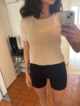 Hochwertiges gehäkeltes T-Shirt