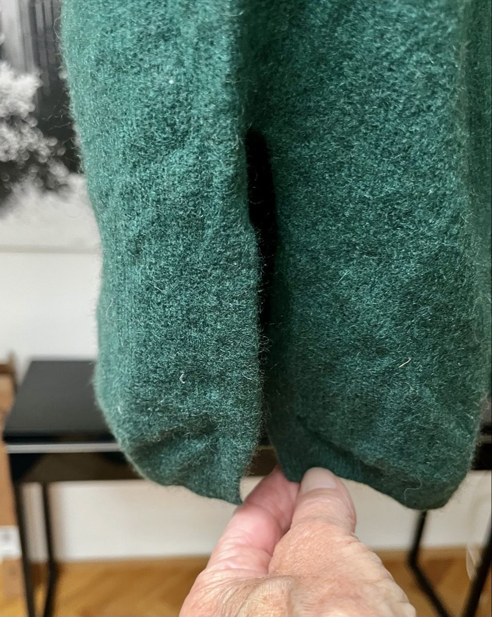 Pullover & Sweatshirts: Pull-over vert, coupe ample, col rond, état impeccable – Gebraucht aus Oltingen von ugr_wn5x 2