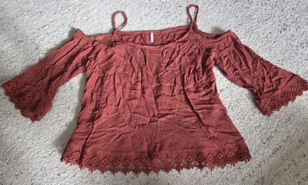 Blouse épaules dénudées ONLY dentelle taille 38