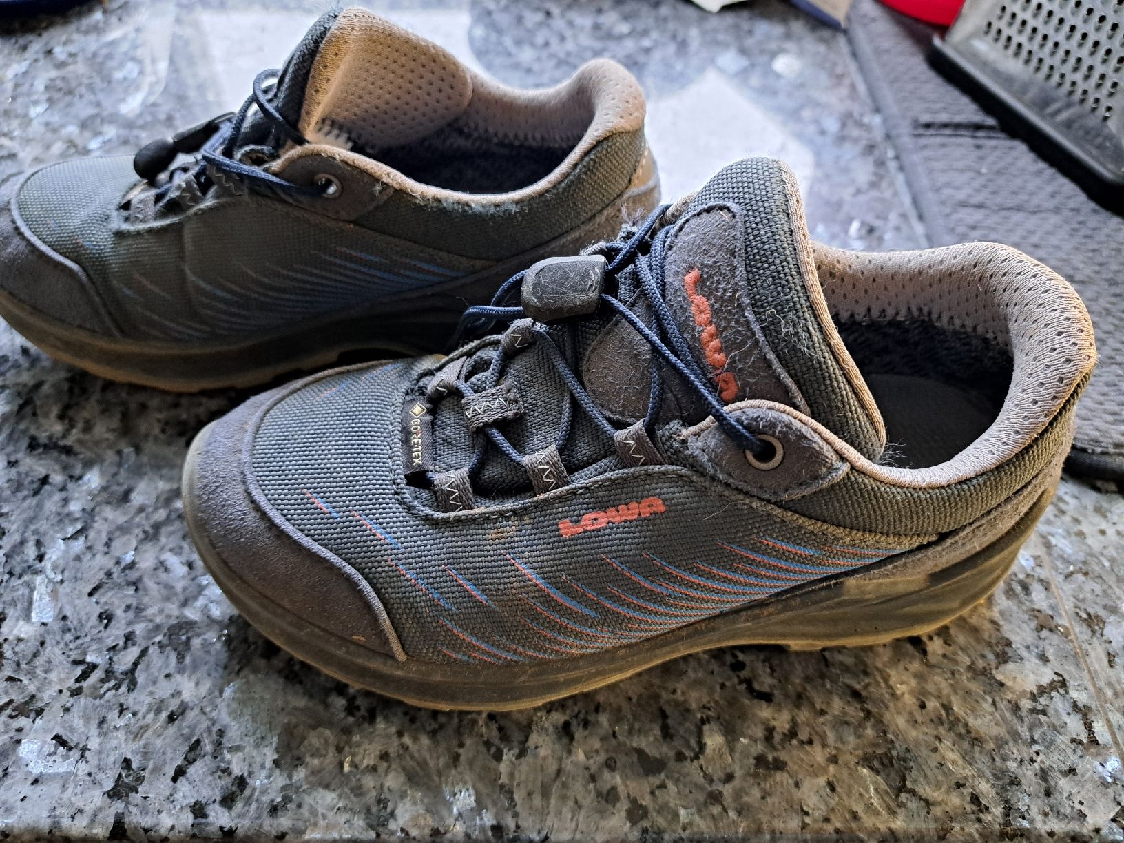 Lowa Scarpe per ragazzi: Lowa Gore-Tex Wanderschuhe Kinder Gr 30 – Usato da Elsau venduto da swissmade77 1