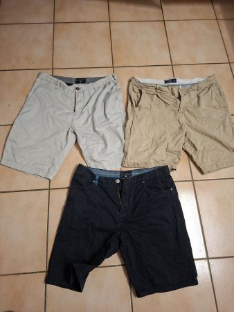 Sommer-Shorts im Dreierpack, Grösse 34 / 36, guter Zustand