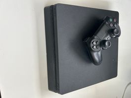 Spielkonsole Sony PlayStation 4 schwarz. Guter zustand.