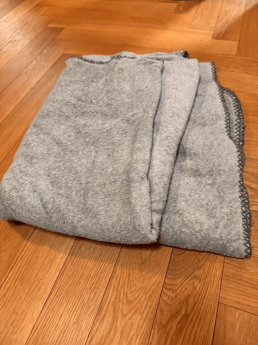 Coperte: Hellgraue Kuscheldecke – Nuovo (secondo la descrizione) da Richterswil venduto da Manu55555