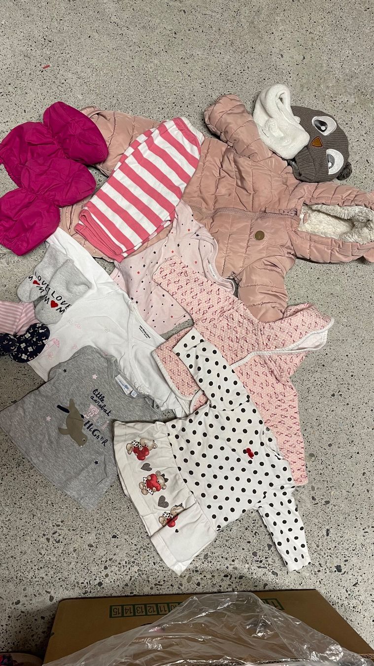 Lotti & Set di vestiti: Kleiderpaket Mädchen Grösse 56 – Usato da Schinznach Dorf venduto da anj_8jdn