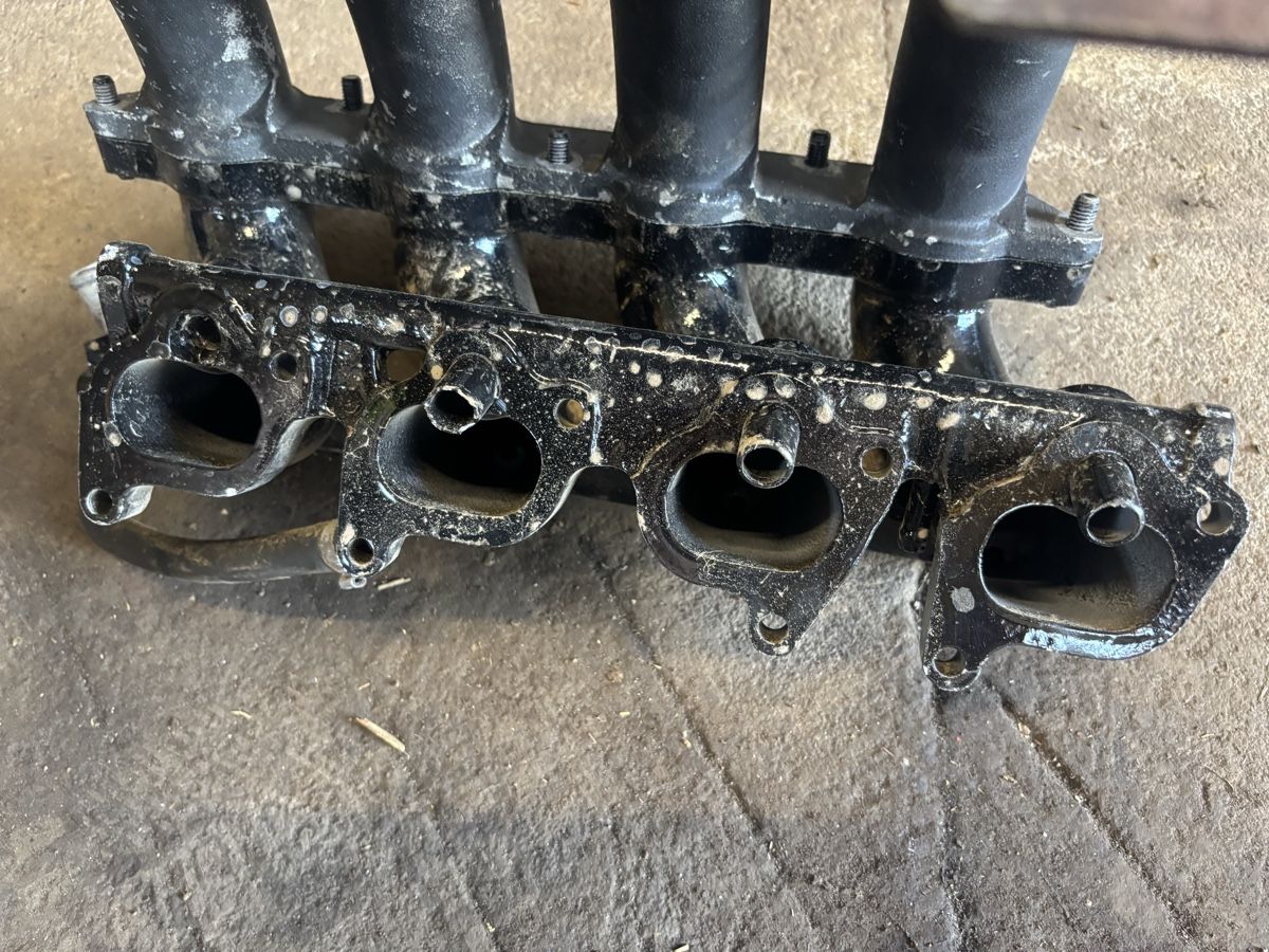 VW Tutti pezzi di ricambio auto: Golf 2 teile – Usato da unterägeri venduto da Nelo.92 3