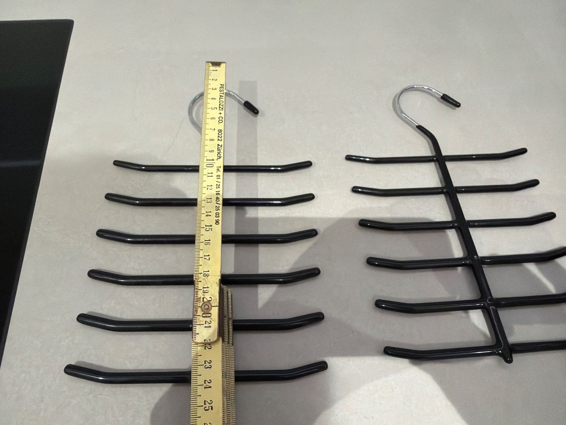 Appendiabiti: 2 Stk. Kleiderbügel für Gürtel oder Krawatten – Usato da Bülach venduto da Jackybabue 2