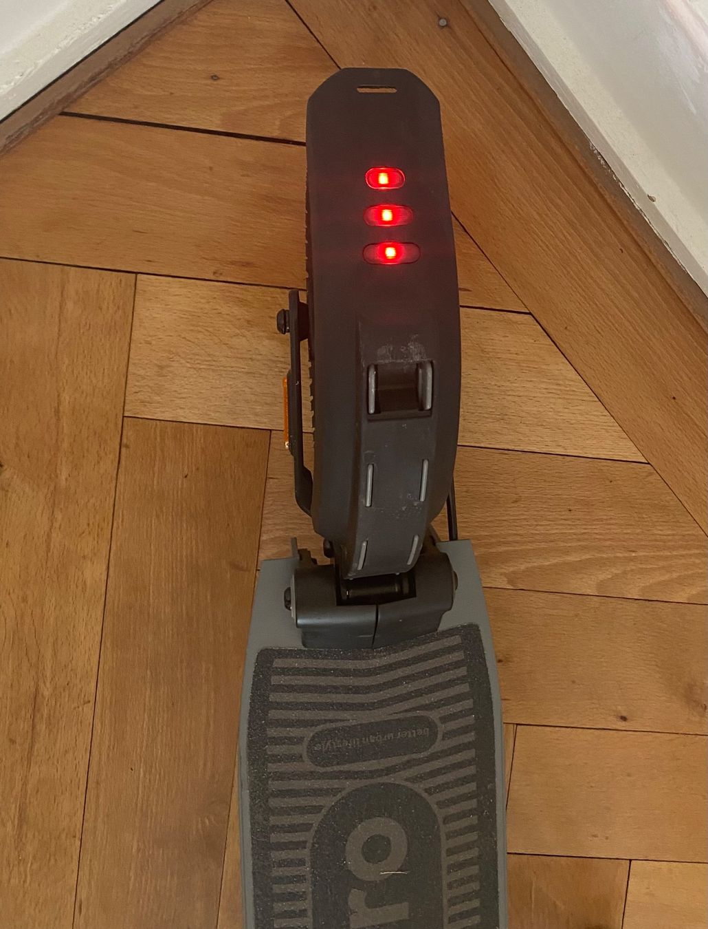 Micro Kickboard: Micro E-Scooter Micro II kaum gebraucht – D'occasion à Bern par Navarese 4
