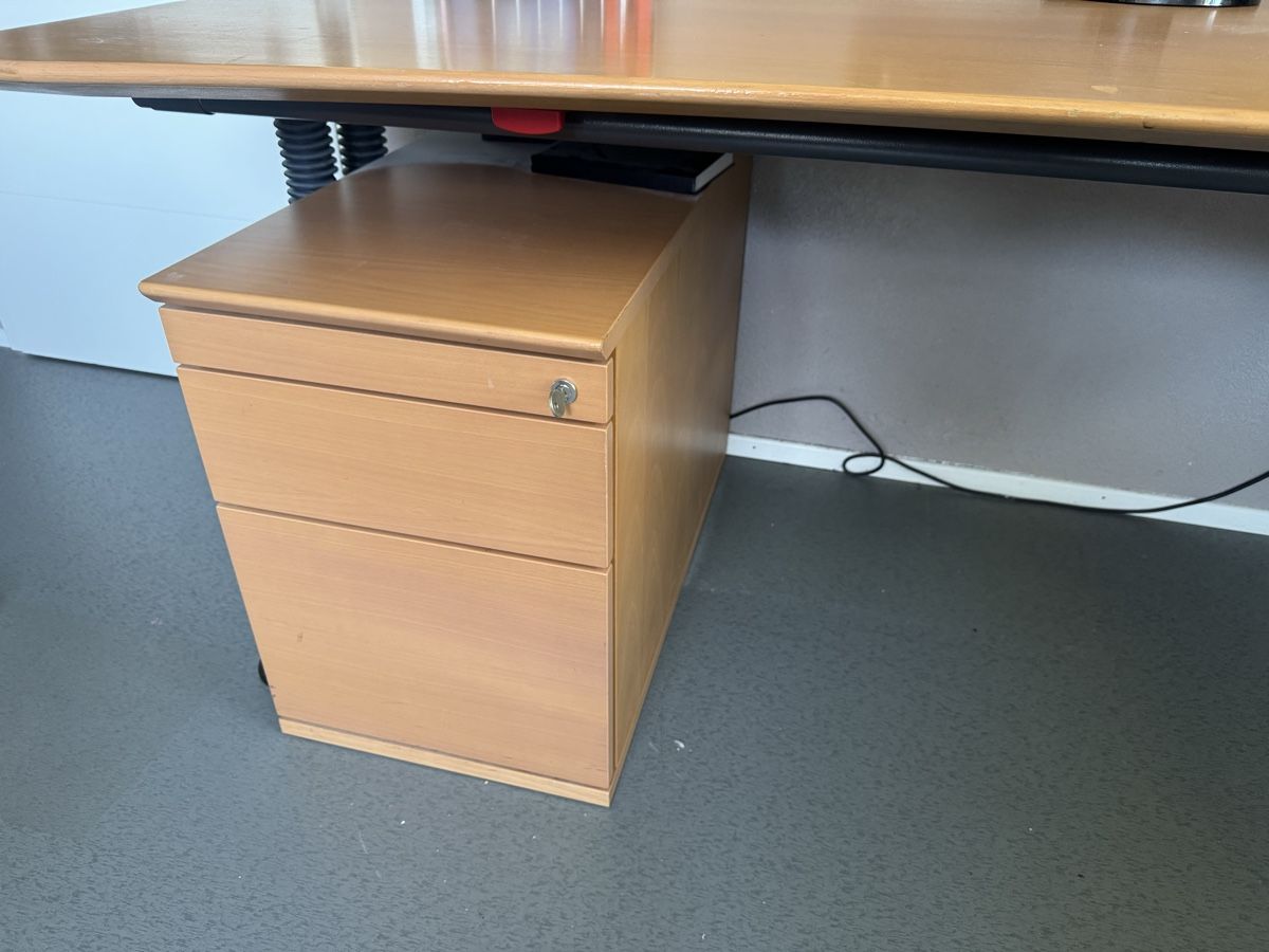 Scrivanie: Schreibtisch mit Schubladencontainer Holz – Usato da Bachenbülach venduto da liiamt06 2