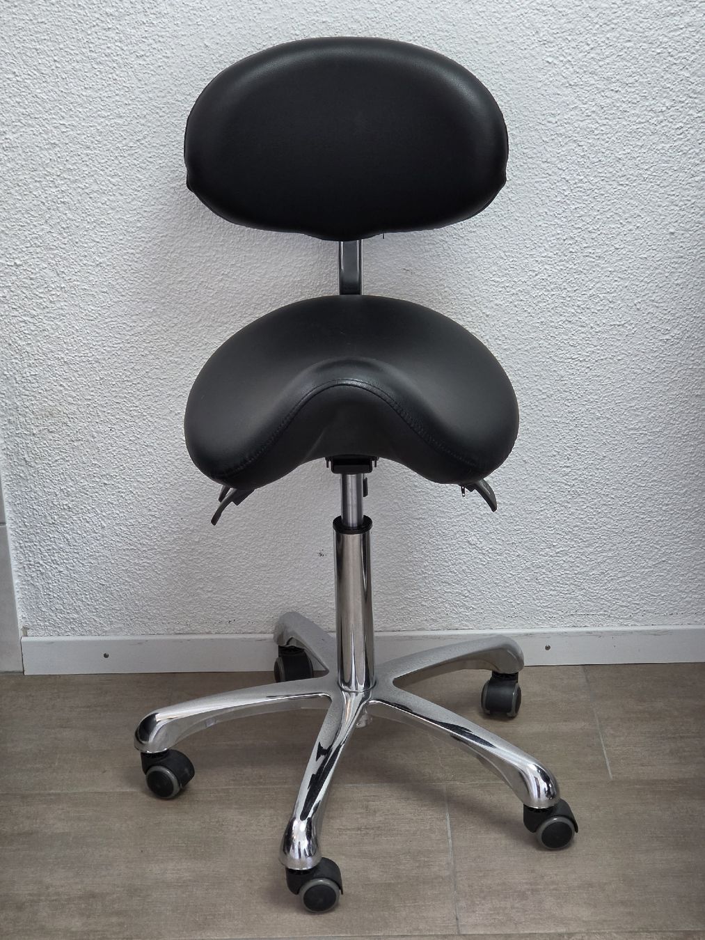Stühle: Coiffeur Sattelsitz mit Lehne – Gebraucht aus Bischofszell von Malabi 1