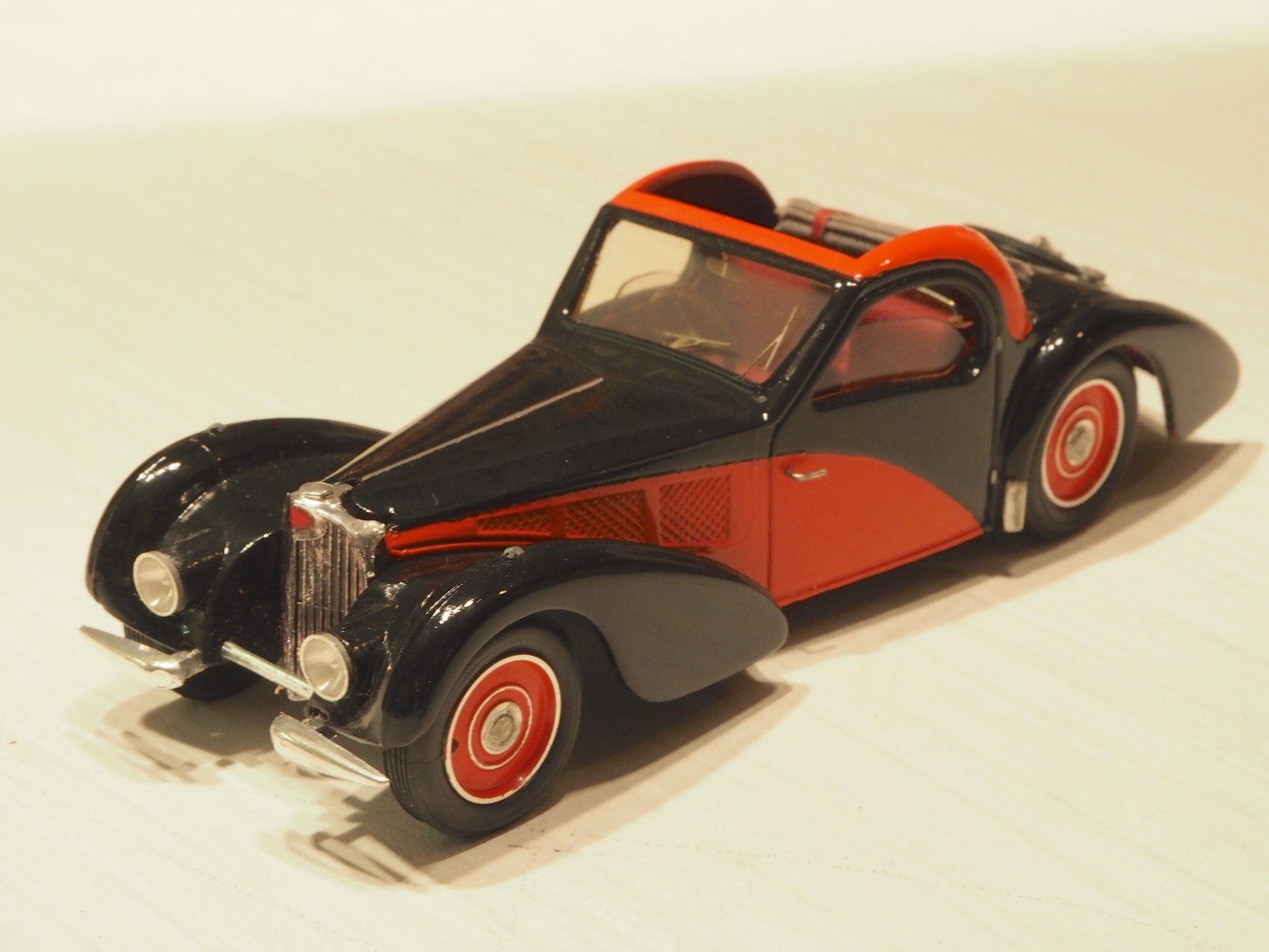 Bugatti Modellautos: Bugatti Type 57 S Atalante Découvrable + Cabriolet - DB Modè – Gebraucht aus Winterthur von 602ccm 4