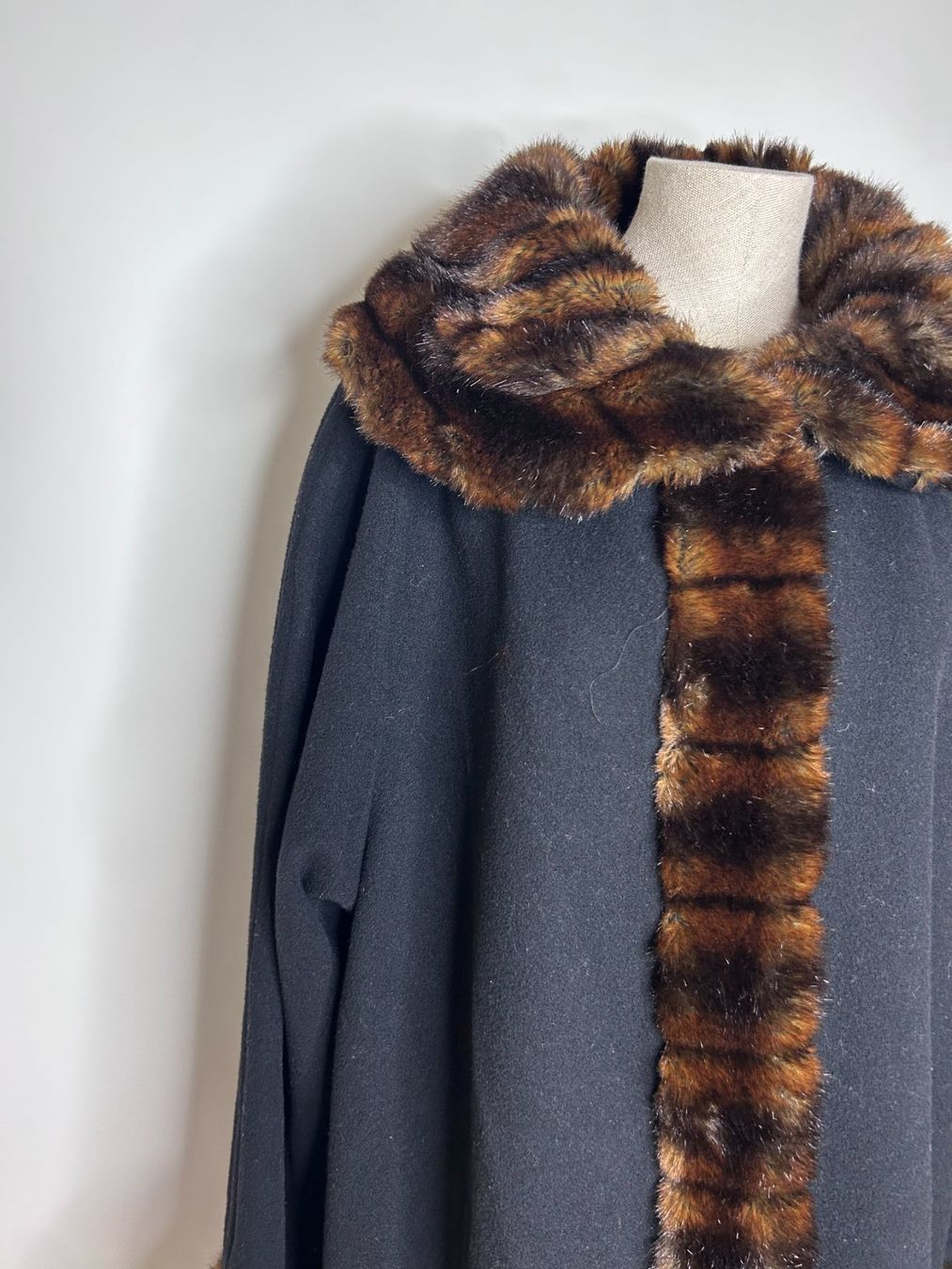 C&A Cappotti: C&A Canda Mantel aus Wolle – Usato da St. Gallen venduto da look-twice 2
