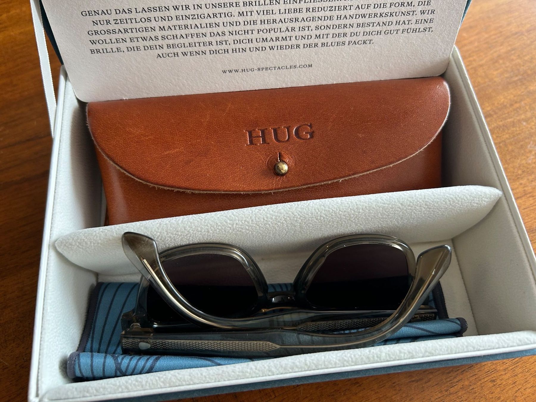 Occhiali & Lenti: Sonnenbrille Hug Spectacles mit Lederetui – Usato da Olten venduto da arcata 1