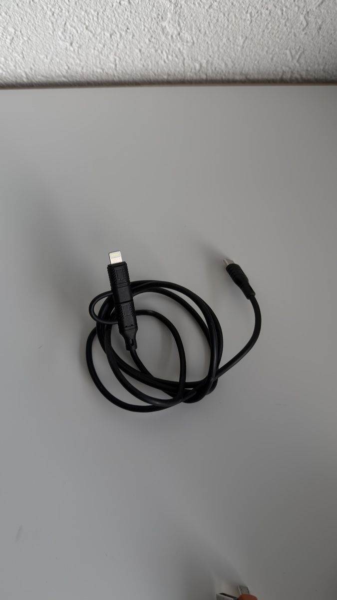 Câbles: Câble USB C à Lightning ou USB C – Neuf (Voir description) à Vevey par diogodasilva_