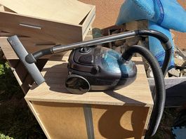 Aspirateur Moulinex compacteo ergo cyclonic