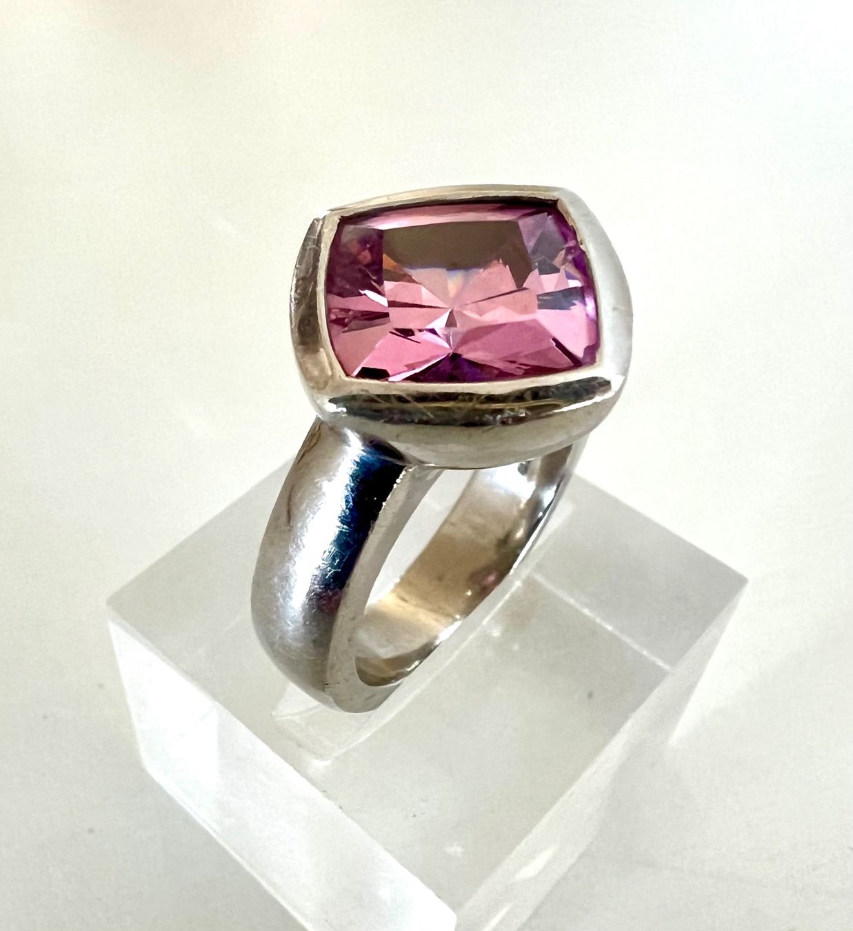 Anelli: Farbspiel: Silberring 925 mit grossem, facettiertem Amethyst – Usato da Ruswil venduto da artbyhand 2