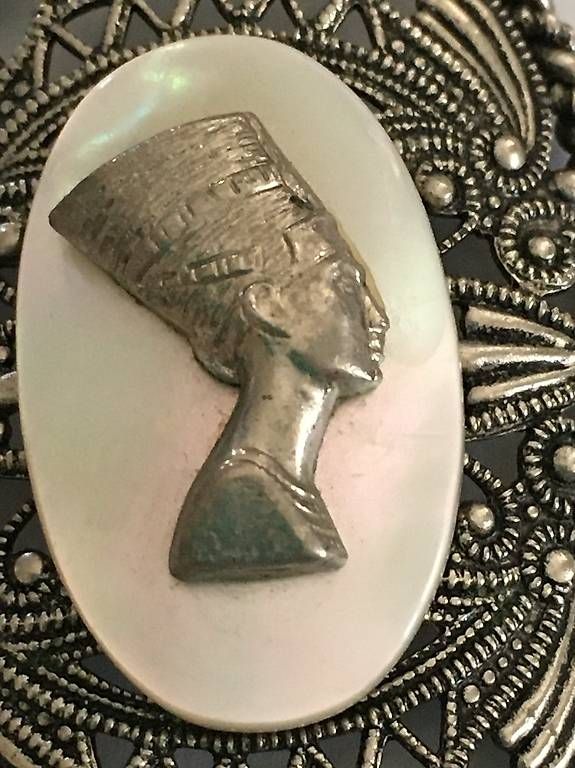 Ciondoli: Médaillon égyptien représentant un Pharaon – Usato da Mézières VD venduto da bra_56nb 1
