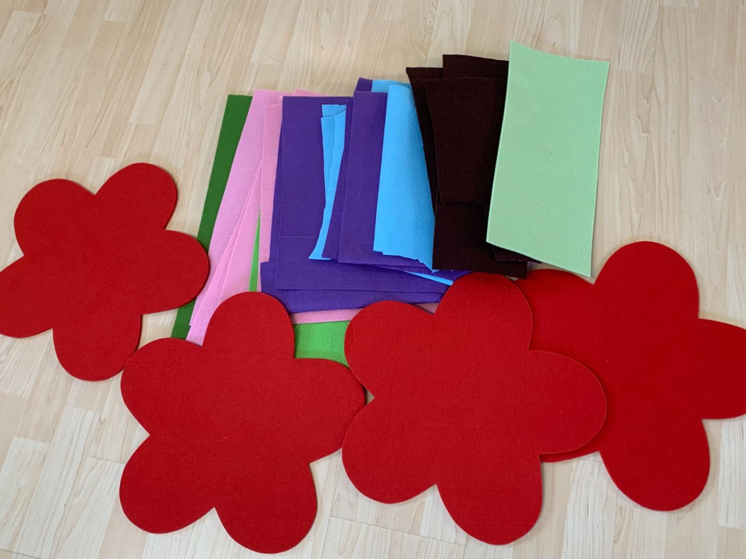Tessuti: Filz Stoffe / Blumen / Restepaket – Nuovo (secondo la descrizione) da Worb venduto da farben20zauber