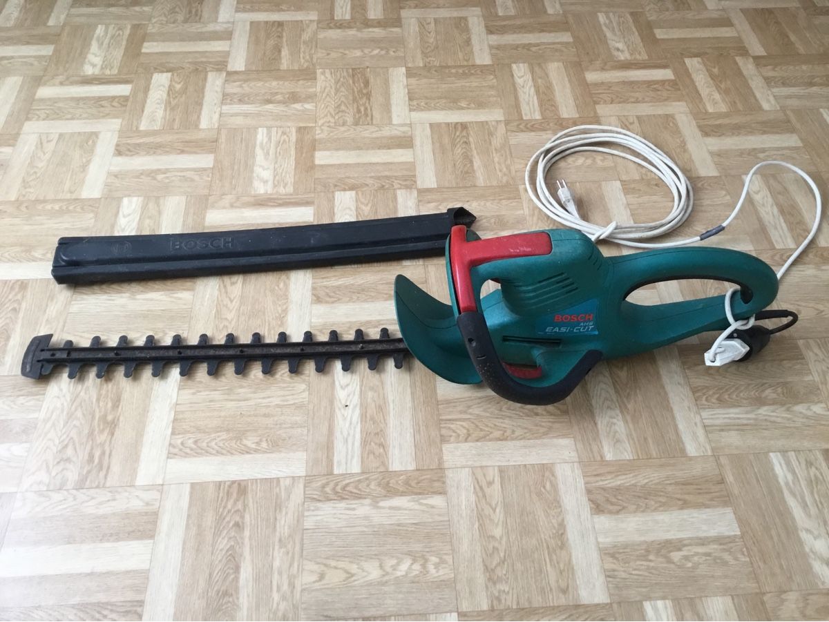 Bosch Alle Werkzeuge: Heckenschere Bosch AHS easi-cut 550 W / 48 cm lang – Gebraucht aus Kreuzlingen von Schuggerman 1