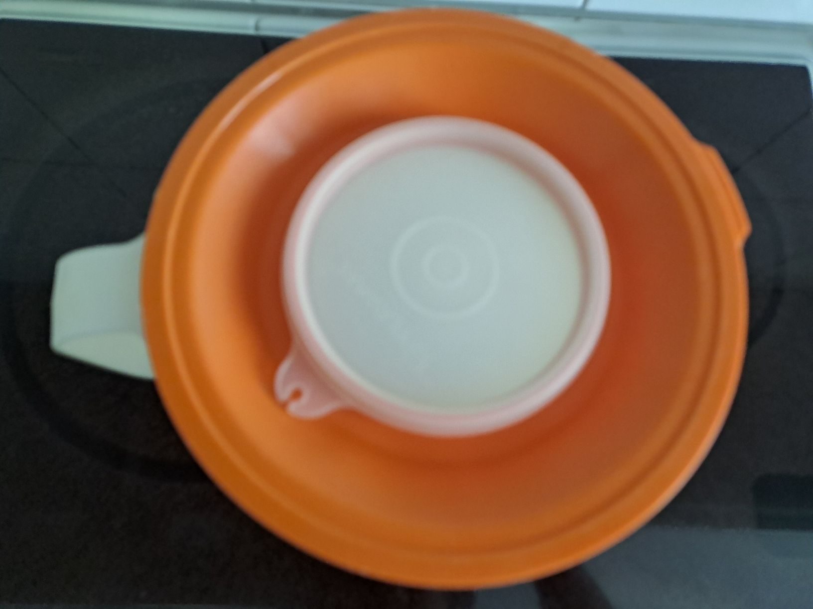 Tupperware Küchengeräte: Tupperware Messbecher 2L orange gut erhalten – Gebraucht aus Rickenbach LU von bishiida 2