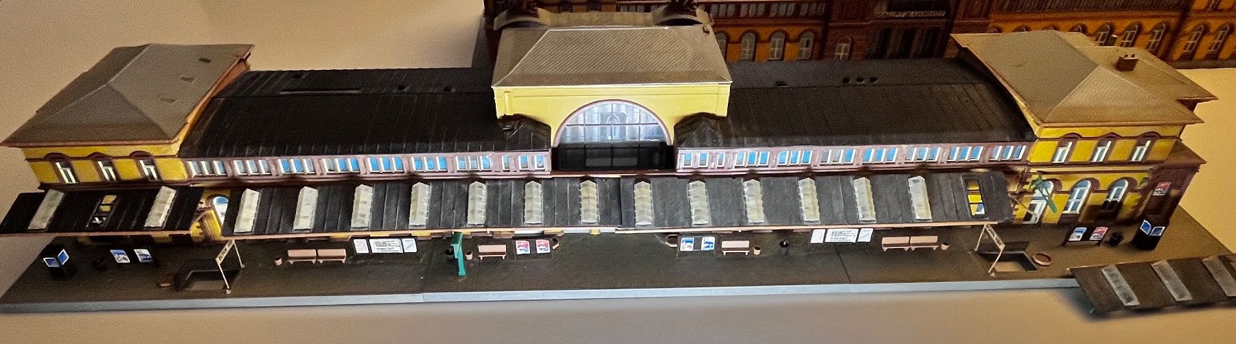 Modellini di ferrovie: 2 x Hauptbahnhof – Usato da Pfeffingen venduto da EdwinD01