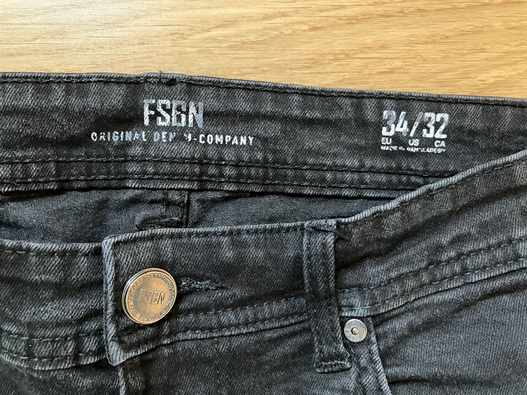 Jeans: Jeans Hosen Grösse 34/32 – Usato da Urdorf venduto da Chrugitsch 2