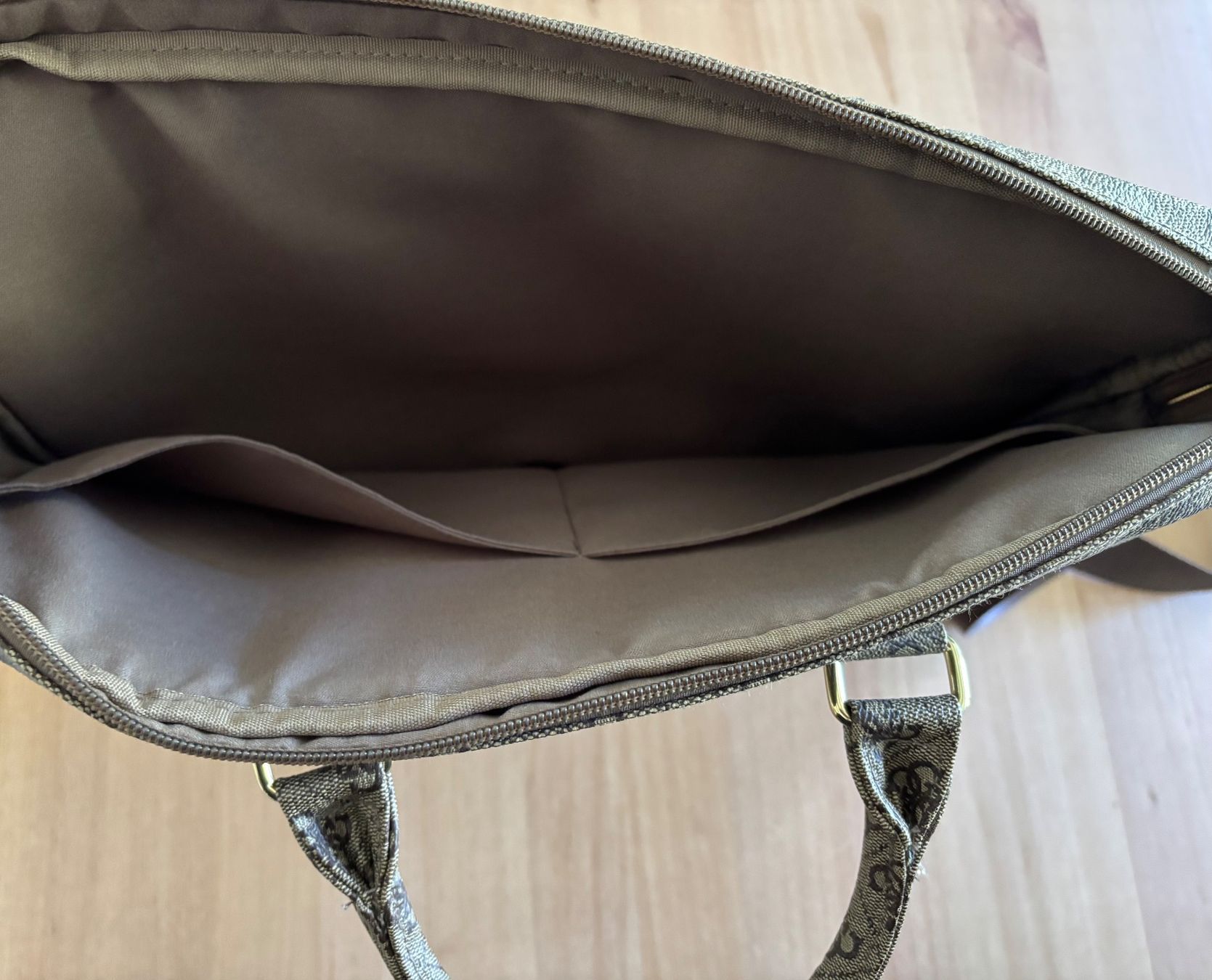 Guess Borse: GUESS Laptop Tasche – Nuovo (secondo la descrizione) da Fribourg venduto da Cinz96 2