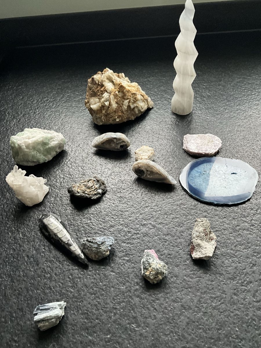 Diverse Sammlung von Mineralien und Edelsteinen zu verkaufen (Neu ...