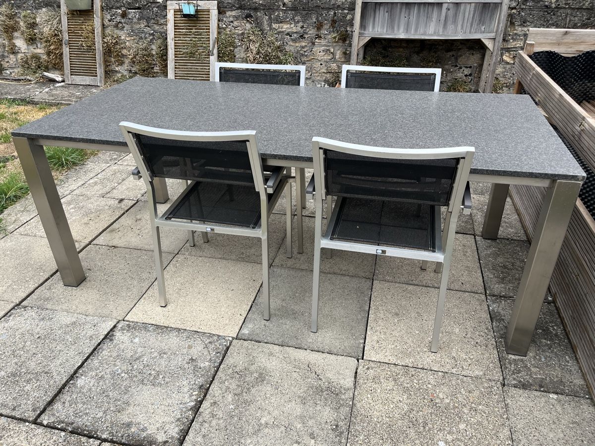 Tables: Gartentisch mit Steinplatte inkl. 4 Stühle  – D'occasion à Oberbuchsiten par ChiquitaLady 2