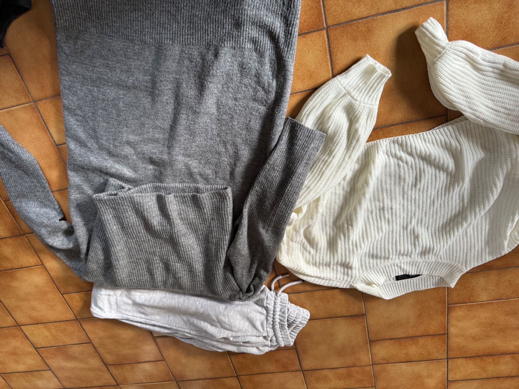 Lotti di vestiti: Lot de 7 pulls pour femme, Taille M – Usato da Veyrier venduto da kimedovapa 1