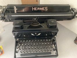 Schreibmaschine Hermes mit grossen Schlitten