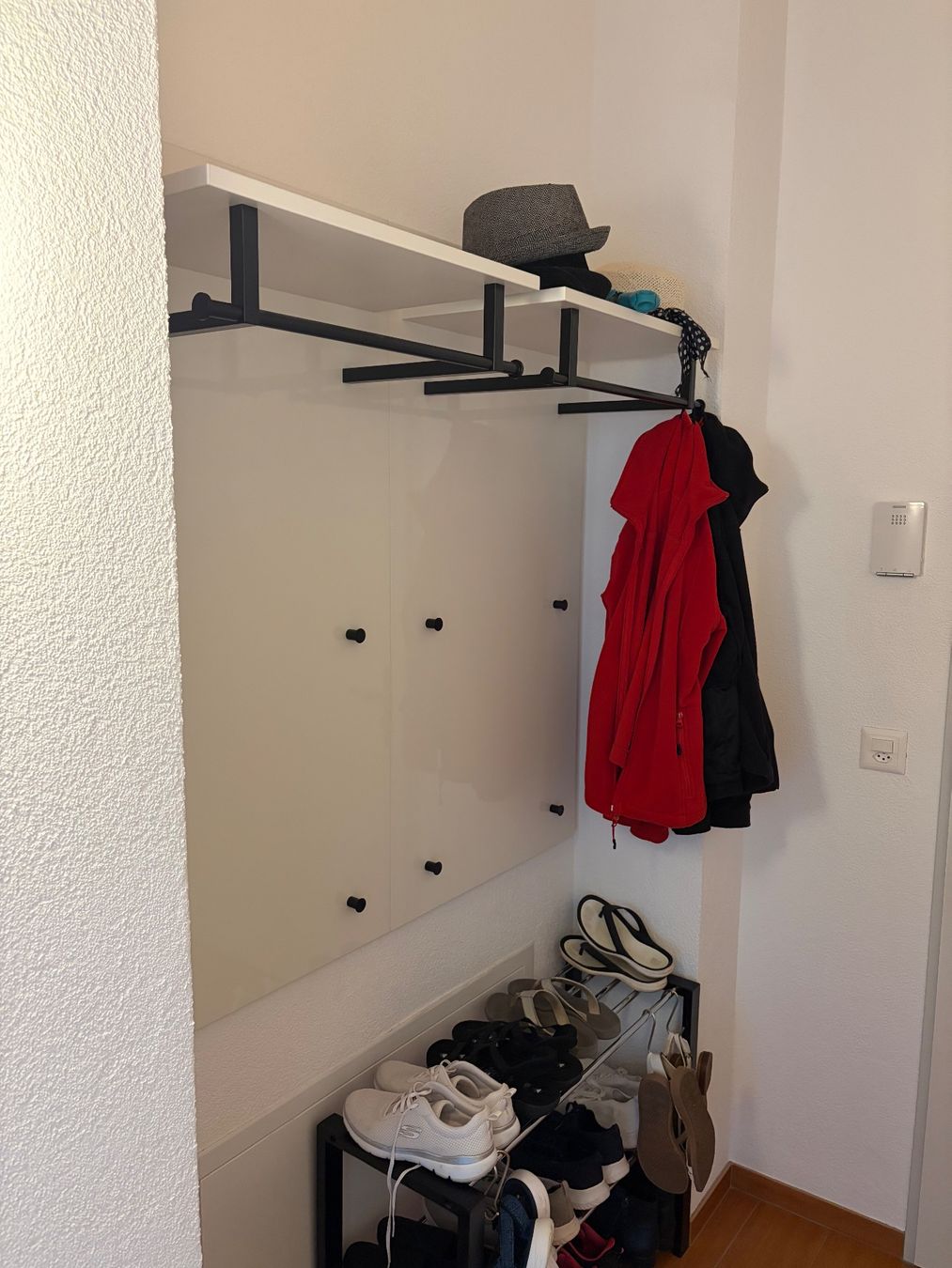 Livique Porte manteau: Garderoben Paneel – Neuf (Voir description) à Gais par ren_dzk2 2