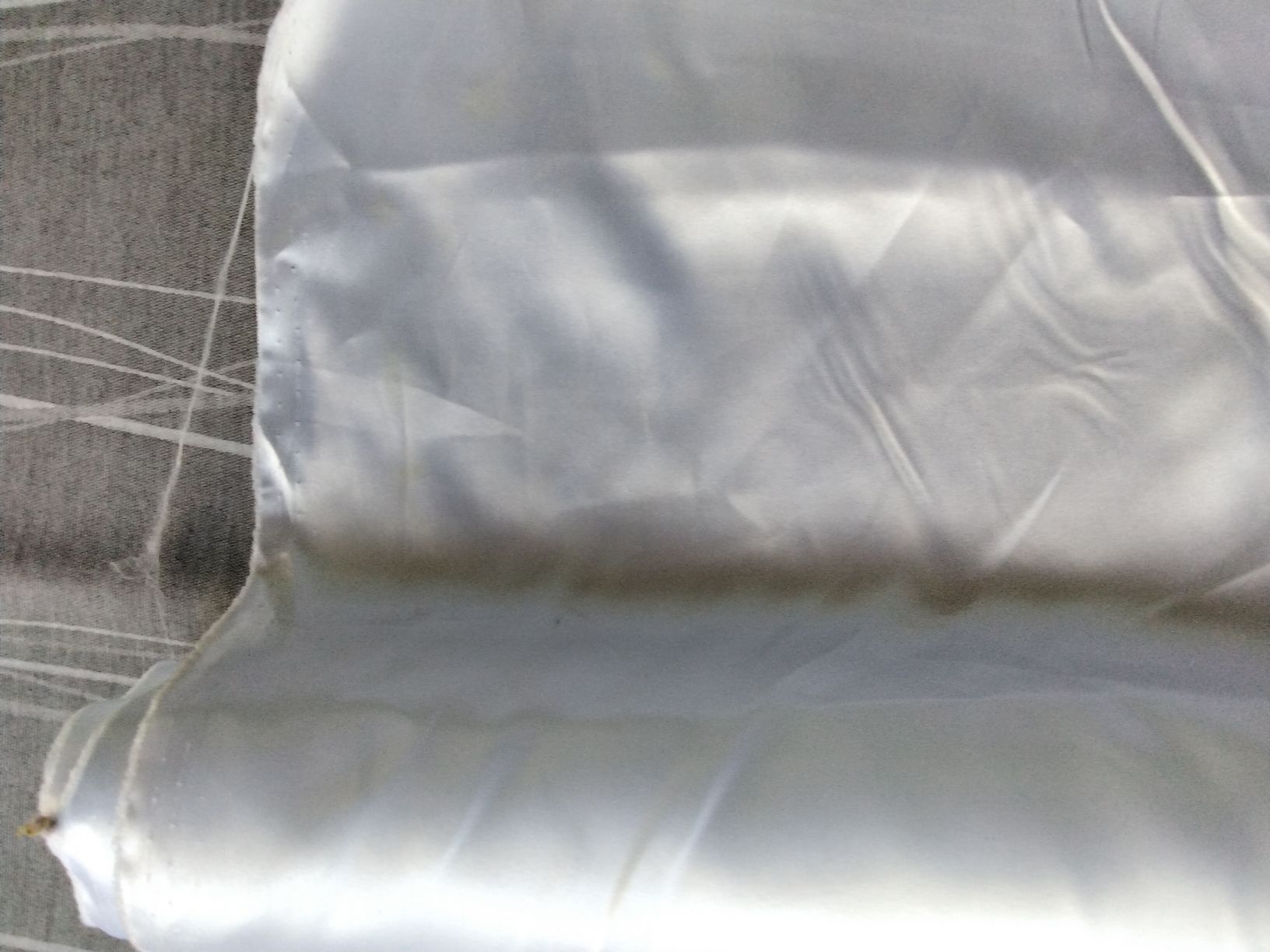 Stoffe: SATIN STOFFBAHN WEISS – Neu (gemäss Beschreibung) aus Biel/Bienne von  2