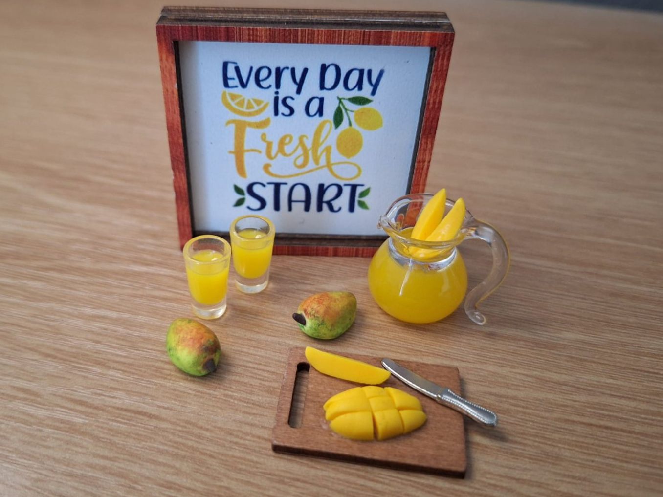 Case e mobili per bambole: Frisch gepresstes Mangosaft Set – Nuovo (secondo la descrizione) da Zürich venduto da HandmadeTinyFood 4