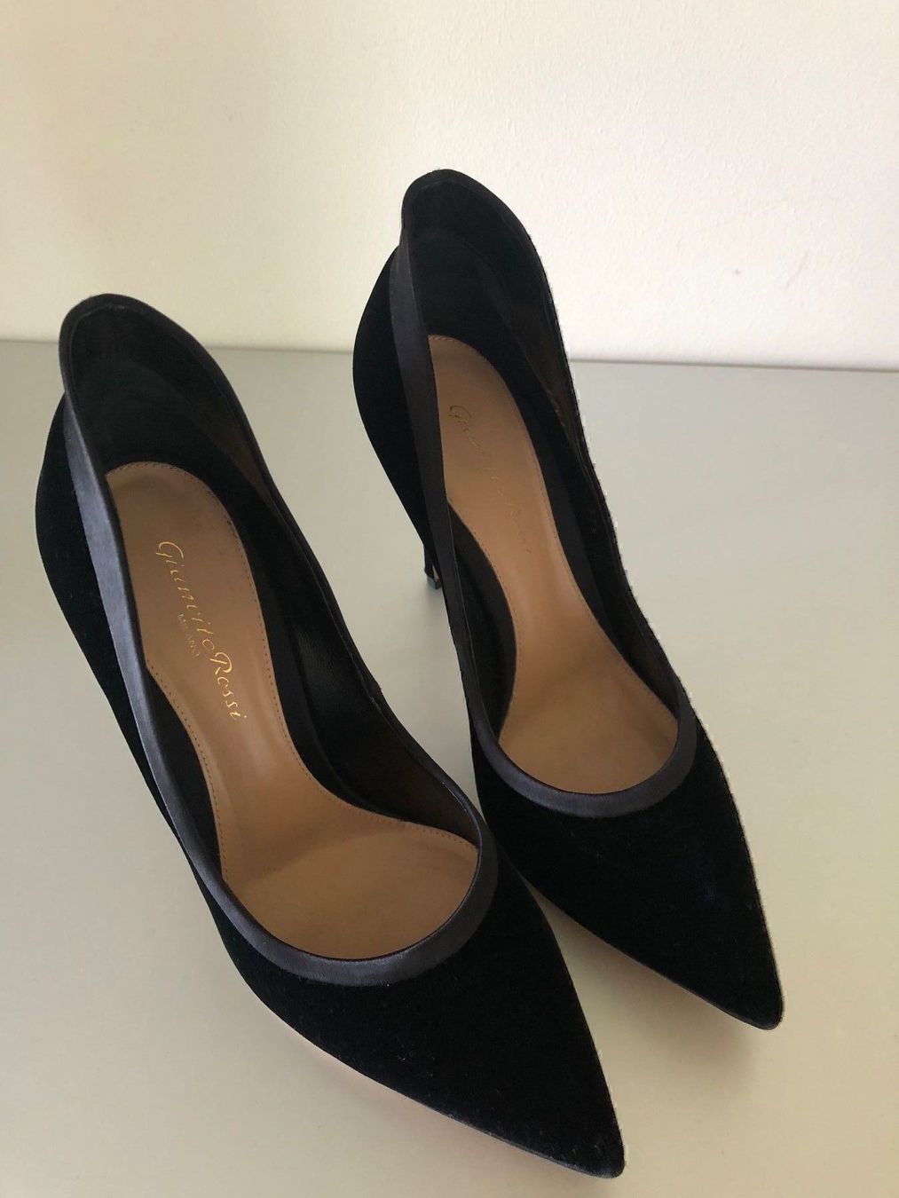 Gianvito Rossi Scarpe da donna: Gianvito Rossi Tuxedo 100 Black Gr. 37.5 – Nuovo (secondo la descrizione) da Bonstetten venduto da Audreystyle