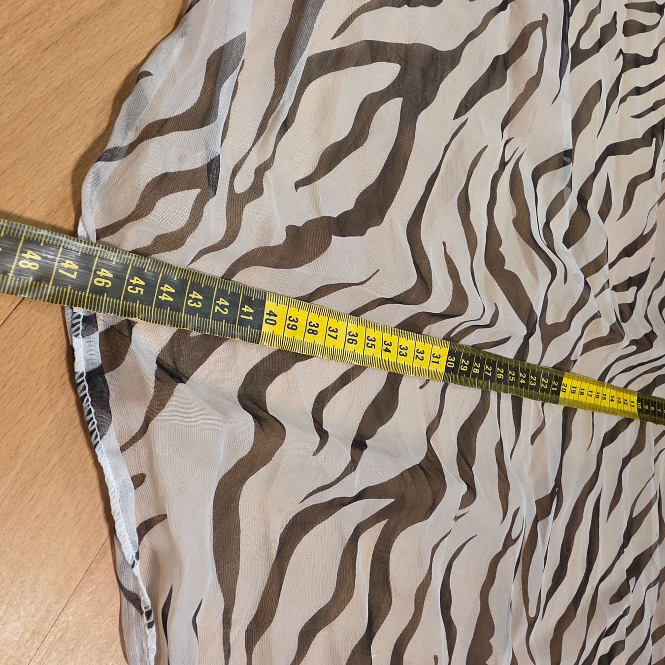 Foulard & Sciarpe: Leichter Sommer Schal mit Zebra Muster – Difettoso da Wald ZH venduto da CapLux 3