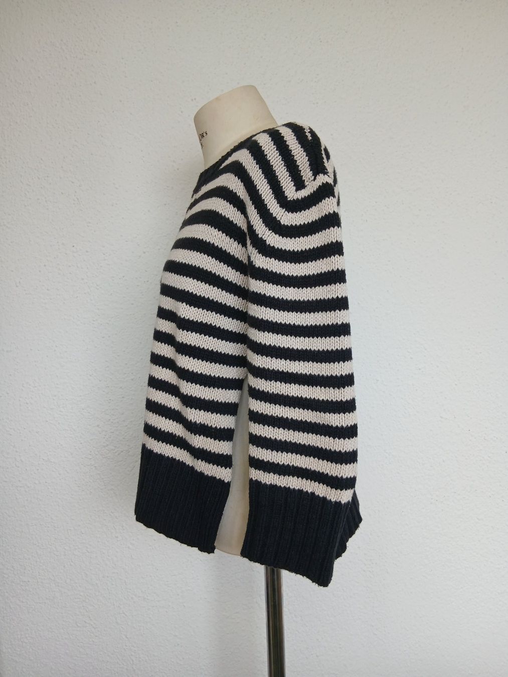 Hessnatur Pullover & Sweatshirts: Hess Natur Pullover, Oversize , BW  Seitenschlitze Gr.36 – Gebraucht aus Beckenried von SylvkensWorld 3