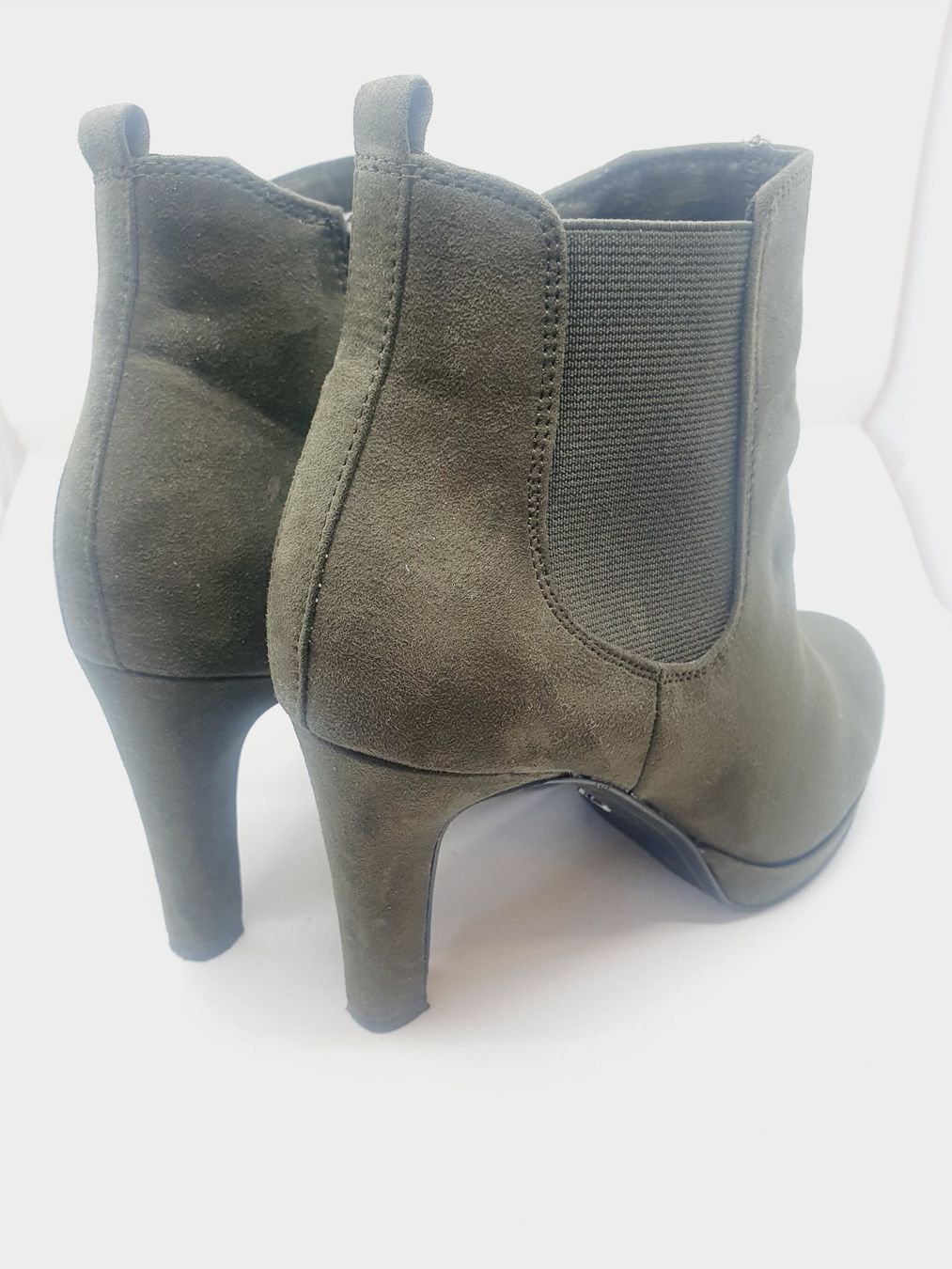 Tamaris Scarpe da donna: Stiefelette Veloursleder Gr. 35 – Usato da Edlibach venduto da flairaffair 2