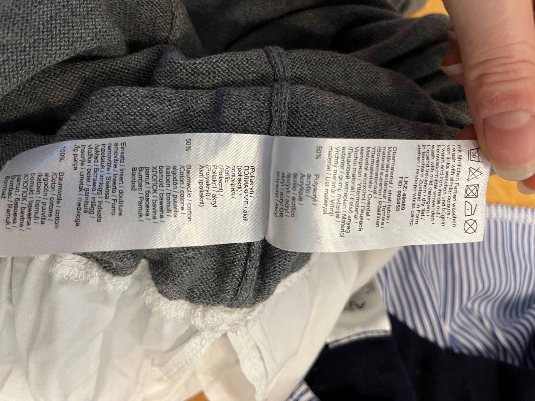 Maglioni & Felpe: Sweatshirt grau mit integrierter Bluse,  Gr.S – Usato da Arlesheim venduto da Eli_77 7