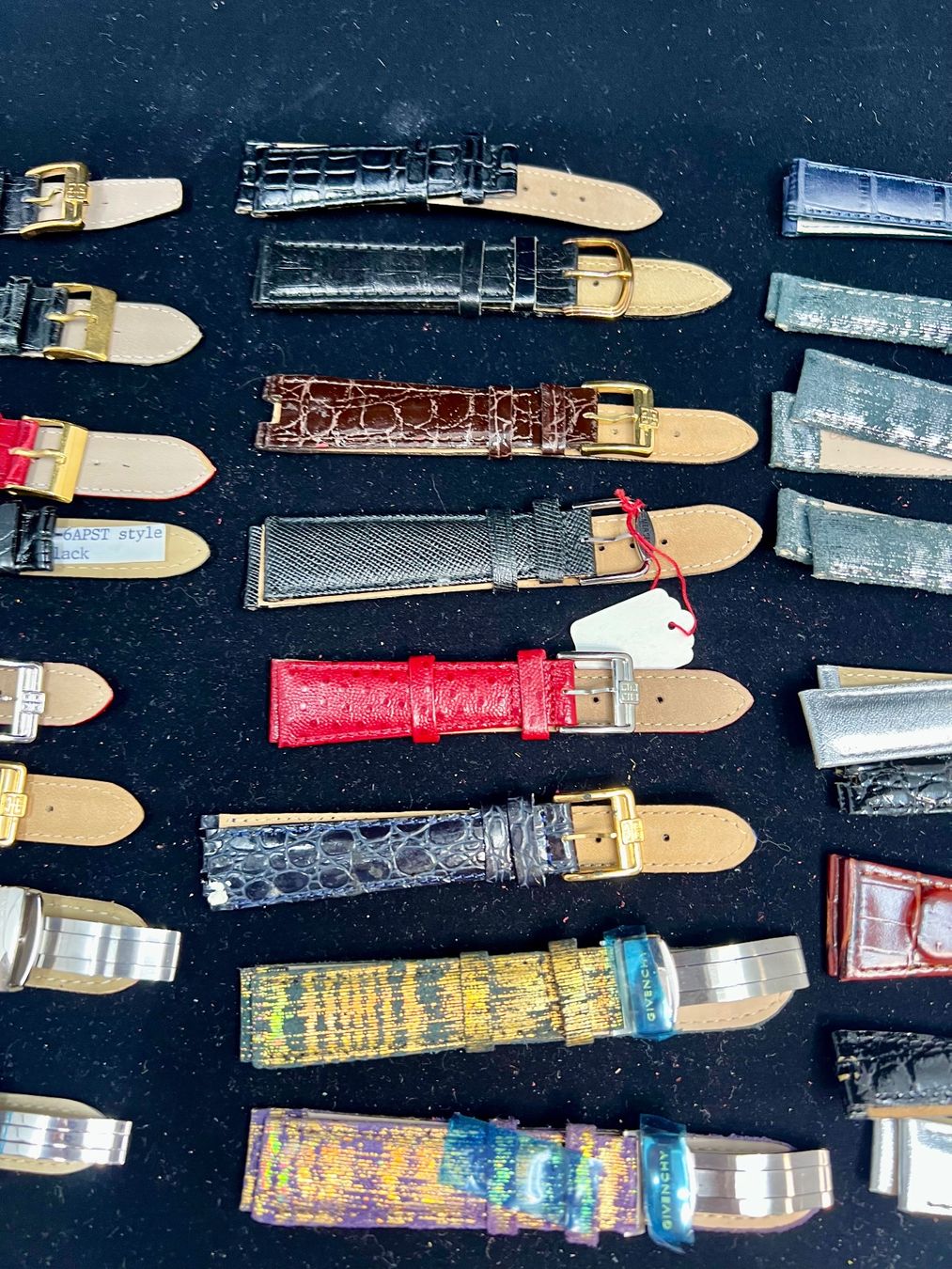 Givenchy Armbänder & -reifen: Givenchy lot de 25 bracelets en cuir – Neu (gemäss Beschreibung) aus Sion von ROBY_ROBY_ROBY 2