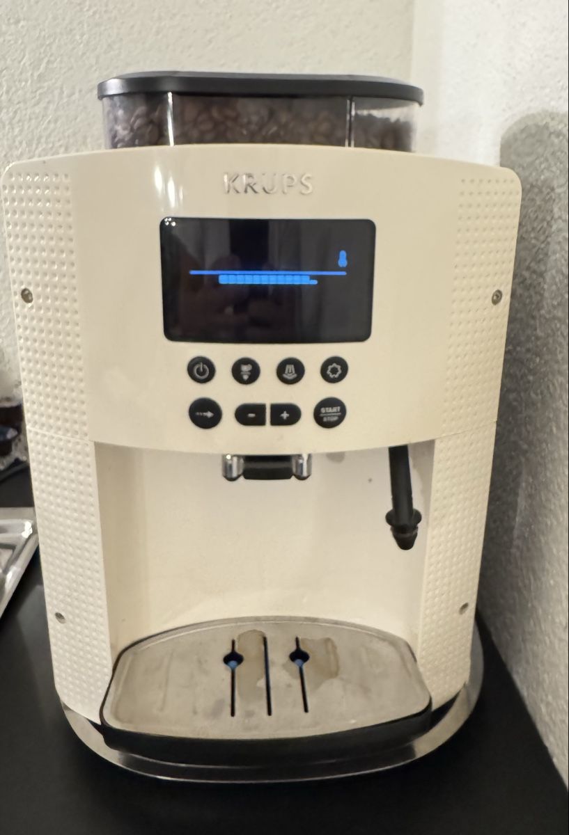 Krups Macchine per caffè & Macchine per espresso: Krups Espresso Machine, Fully Automatic, White, Used – Usato da Reinach BL venduto da duf_y6fq 2