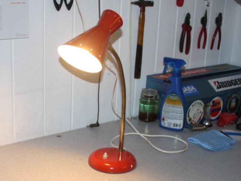 Lampade: Vintage Designklassiker Lampe Tischlampe – Usato da Wauwil venduto da Pneuedy